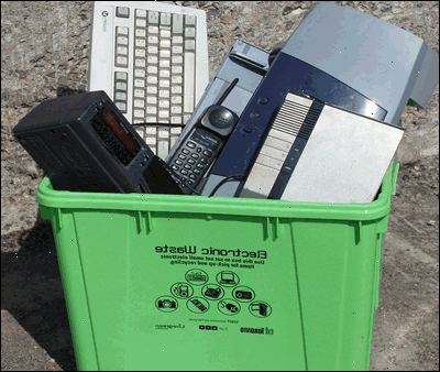 Hantera e - avfall: batteri och dator återvinning